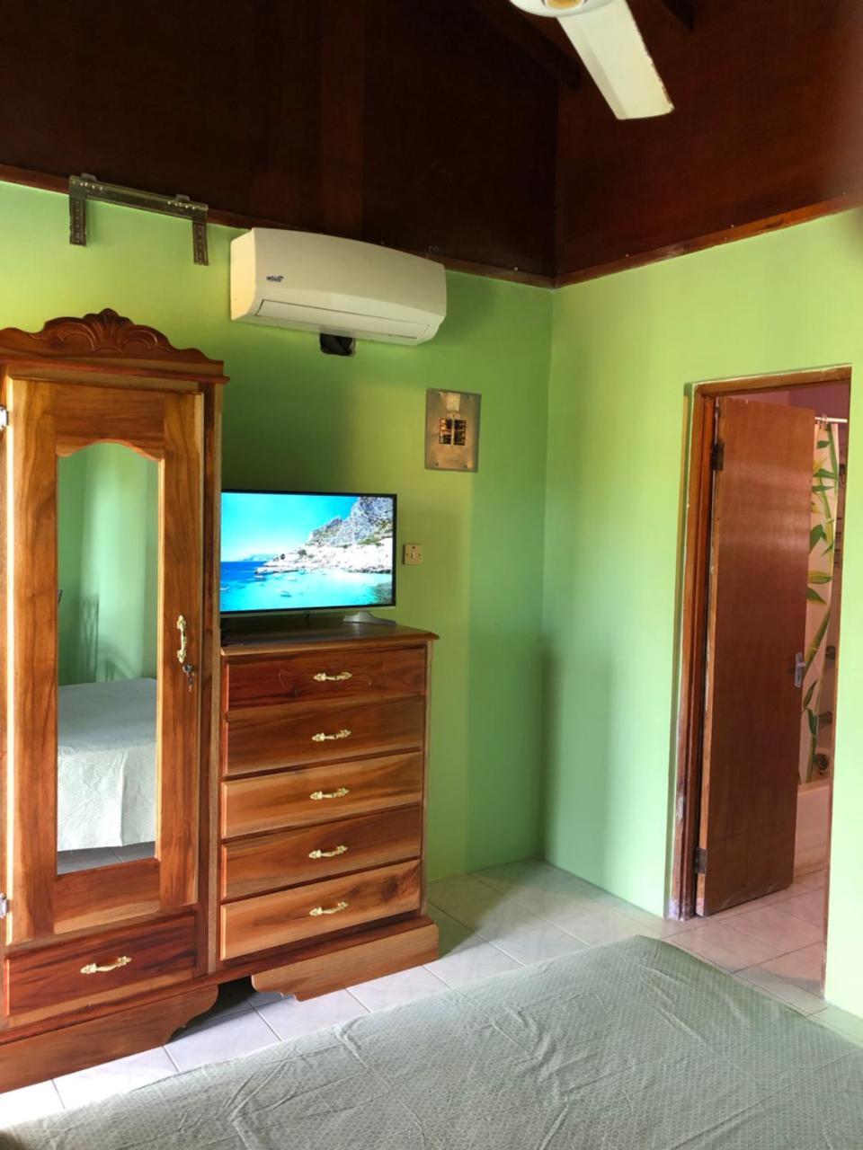 Seascape Apartments Негрил Екстер'єр фото